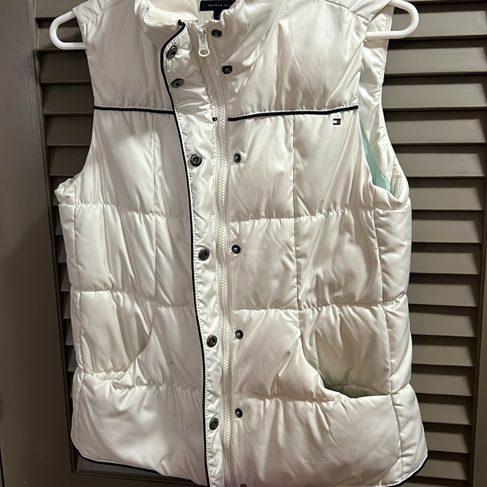 TOMMY HILFIGER Women’s S/P White Puffer Vest - Picture 6 of 15